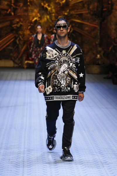Cosmo sfila per Dolce&Gabbana e intanto si fa fitto il Cosmotronic Tour: ecco le date