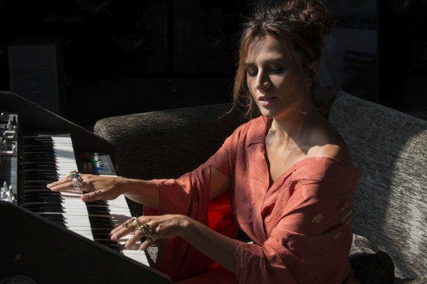 Chiara Civello dopo l’EP “CUORE IN TASCA” e special guest al tour di Gilberto Gil continua il tour estivo in Italia