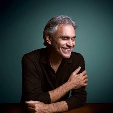 “Il mio bicchiere non è pieno, ma trabocca” Andrea Bocelli: 60 anni e 25 di carriera!