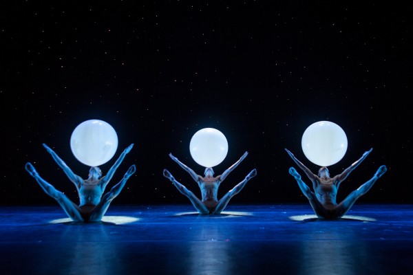 "Viva Momix Forever" al Teatro Bellini di Napoli, dal 26 dicembre al 6 gennaio 2019