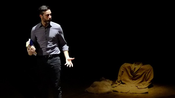 "Omu Cani" l'intenso monologo di Davide Dolores al Teatro La giostra di Napoli