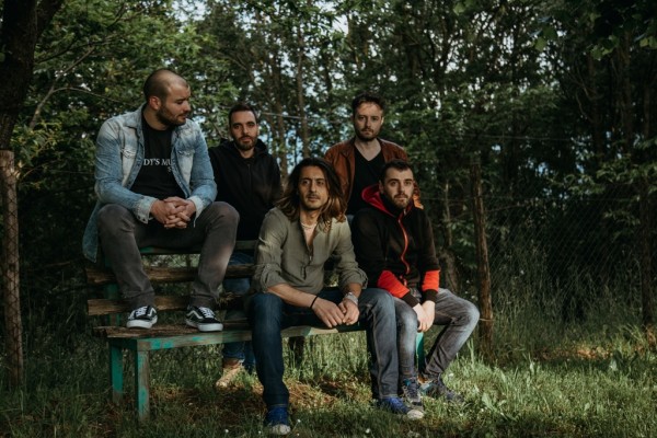 «Abbiamo deciso di fregarcene della forma per dare libero sfogo alle nostre emozioni.» Intervista alla band Malaparte