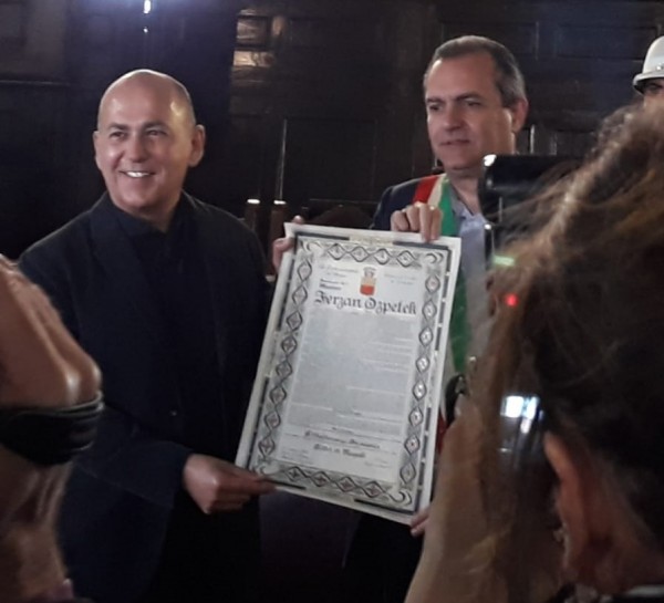 Il regista Ferzan Ozpetek è diventato cittadino onorario di Napoli!