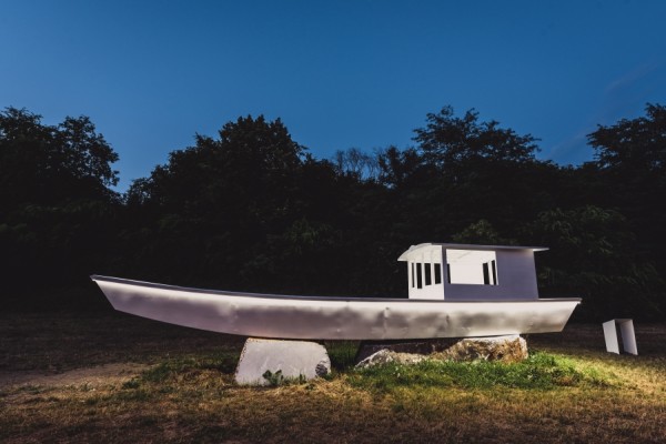 Yoko Ono con la sua installazione artistica all'EXIT Festival a Petrovaradin in Serbia