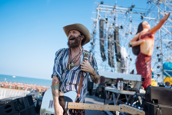 Da stasera il sogno di Jovanotti: "Jova Beach Party". Tutto quello che c'è da sapere