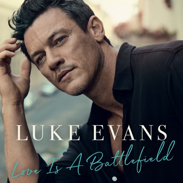 “Love is a battlefield’ anticipa l’album di debutto dell’attore Luke Evans