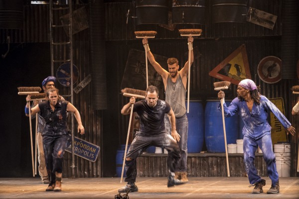 Stomp: un incredibile spettacolo al Bellini di Napoli