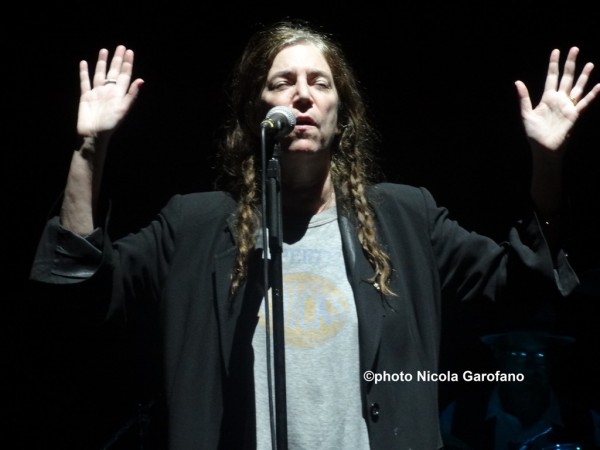 Patti Smith, la leggendaria sacerdotessa del rock, compie oggi 73 anni! Auguri!