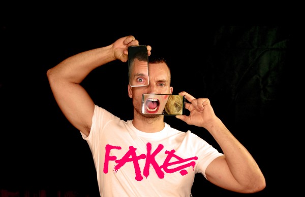Fake, la nuova dissacrante standup comedy di Lorenzo Balducci al Sannazaro 