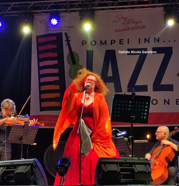 Sarah Jane Morris & Solis String Quartet una miscela esplosiva a Pompei. Recensione