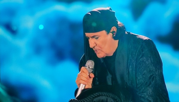Renato Zero, Piazza del Plebiscito, due serate indimenticabili sotto le stelle. Recensione