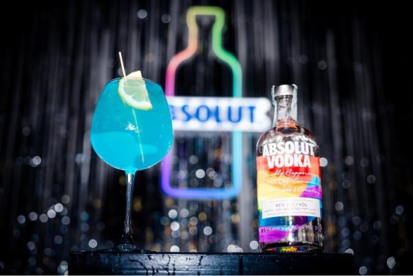 Pride di Milano e Absolut Vodka: un'esplosione di colori e inclusività