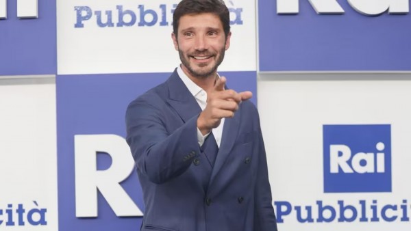 È Stefano De Martino l’uomo su cui la Rai sta puntando per il presente e il futuro
