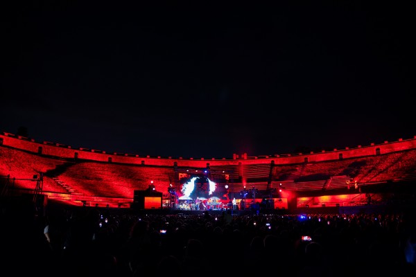 Amici x Sempre - Estate 2024: La magia dei Pooh all'Anfiteatro di Pompei. Recensione
