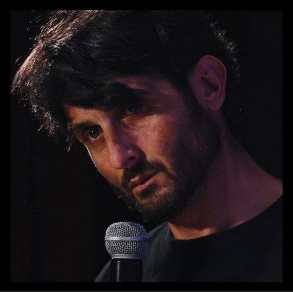 Un enigma teatrale che parla alle nuove generazioni: "Sherlock I'm Not Holmes" di Luca Varone