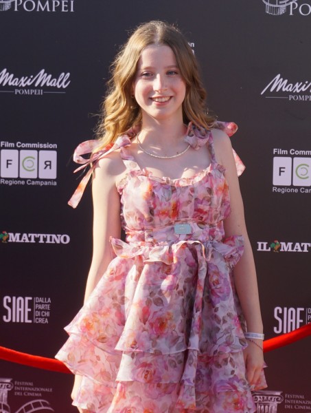 Sophia Guastaferro: «Il set? Un’emozione enorme. E ho pure cambiato look!». Intervista
