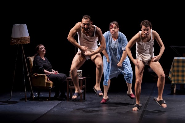 L’angelo del focolare, anatomia di un femminicidio infinito al San Ferdinando di Napoli. Recensione