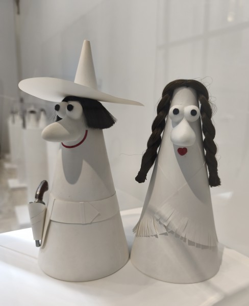 Armando Testa, l’artista che trasformò la pubblicità in arte: la mostra “Cucù Tetè” a Siena