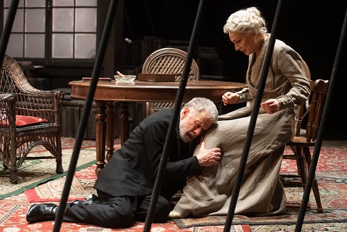 Lungo viaggio verso la notte al Bellini, la sapienza di Lavia incontra il buio di O’Neill 