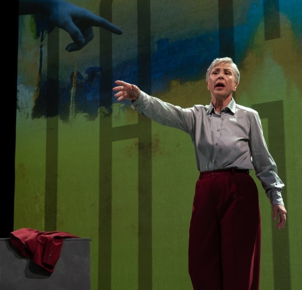 Ottavia Piccolo: il fascismo cambia volto, ma noi continuiamo a non volerlo vedere. Intervista