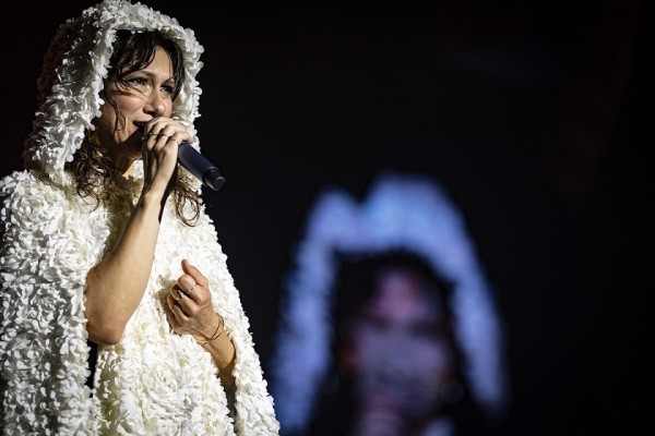«Il calore pulsante del Sud», Elisa chiude il Palasport 2026 a Eboli