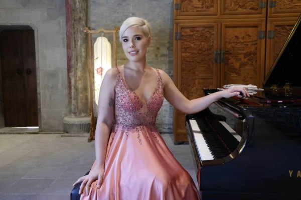 Giulia Mazzoni incanta la Cina: un trionfo di virtuosismo e bellezza