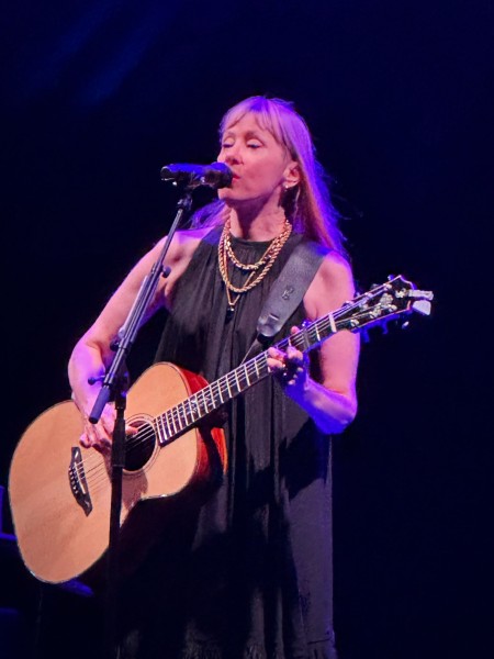 Napoli si ferma ad ascoltare Suzanne Vega