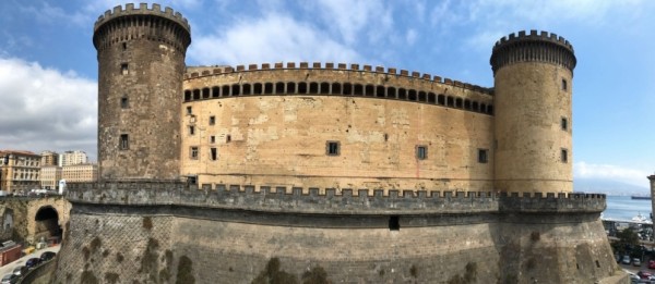 Maschio Angioino, Torri e camminamento foto di A.Giuliano